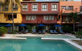 Casa Lotería -Pueblito Sayulita- Colorful, Family&Relax Experience with Private Parking&Pool